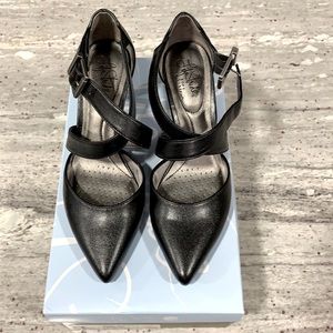 Life Stride Black Heels
